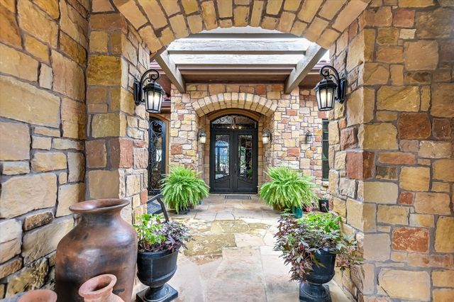 481 Chimney Cove Drive, Marble Falls, TX 78654