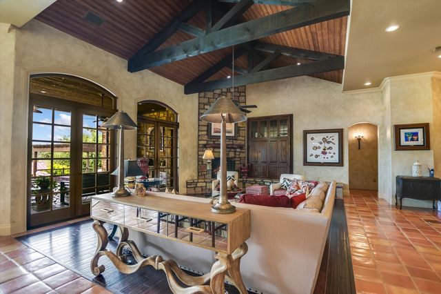 481 Chimney Cove Drive, Marble Falls, TX 78654