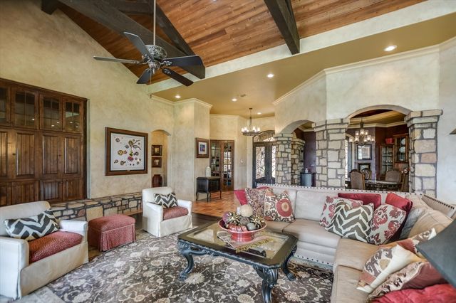 481 Chimney Cove Drive, Marble Falls, TX 78654