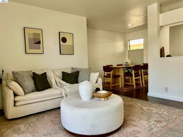683 Newbury Ln 274, Hayward, CA 94544
