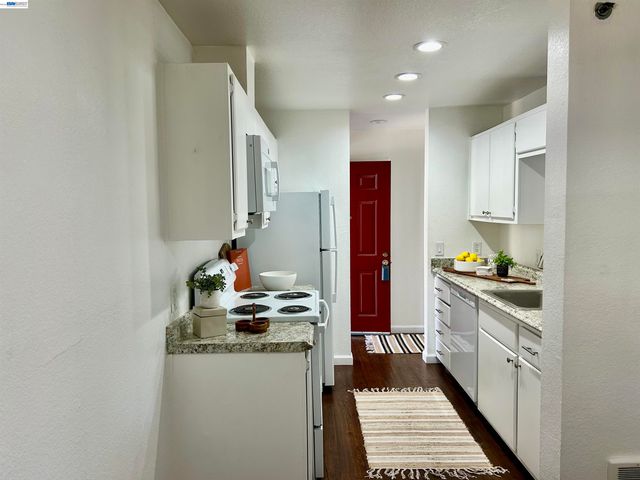 683 Newbury Ln 274, Hayward, CA 94544
