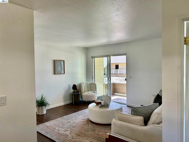 683 Newbury Ln 274, Hayward, CA 94544