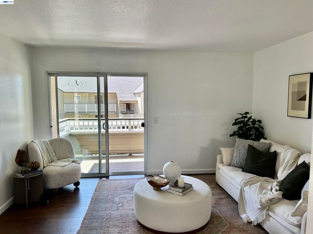 683 Newbury Ln 274, Hayward, CA 94544