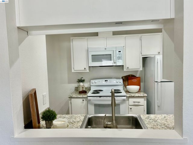 683 Newbury Ln 274, Hayward, CA 94544