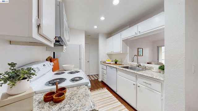 683 Newbury Ln 274, Hayward, CA 94544