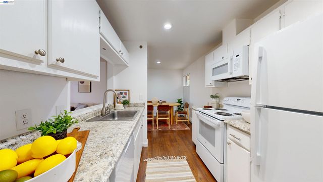 683 Newbury Ln 274, Hayward, CA 94544