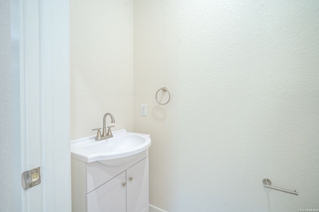 11215 Link, San Antonio, TX 78213