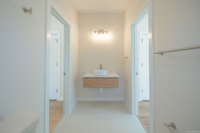 11215 Link, San Antonio, TX 78213