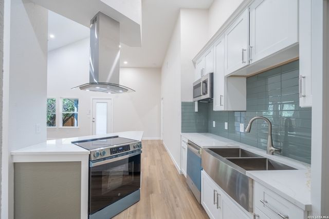 11215 Link, San Antonio, TX 78213