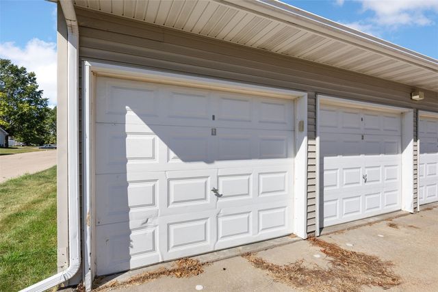 142 Elm Ridge Drive, North Liberty, IA 52317