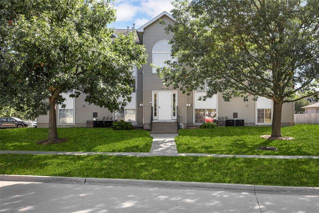 142 Elm Ridge Drive, North Liberty, IA 52317