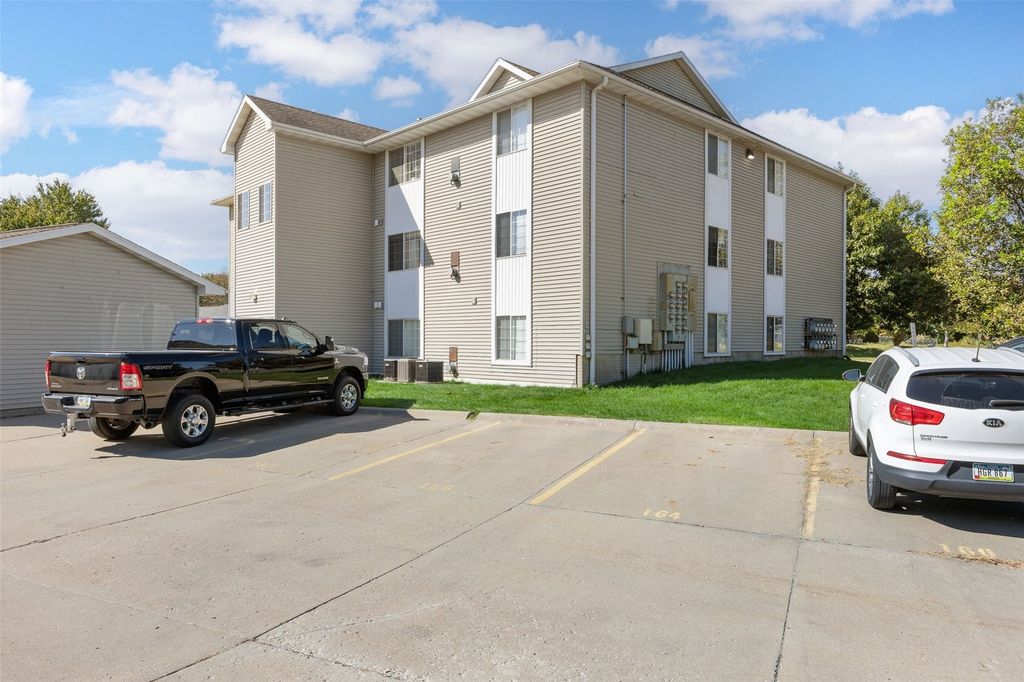 142 Elm Ridge Drive, North Liberty, IA 52317