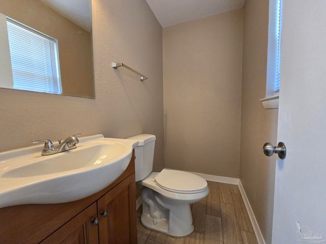 6202 Fairview Dr, Pensacola, FL 32505