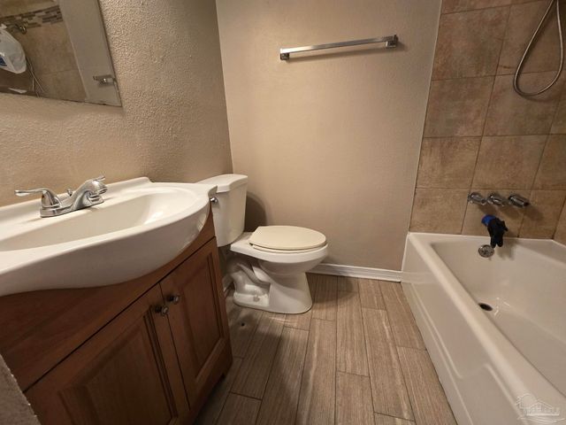 6202 Fairview Dr, Pensacola, FL 32505