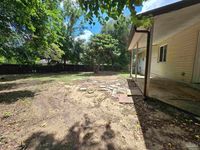 6202 Fairview Dr, Pensacola, FL 32505