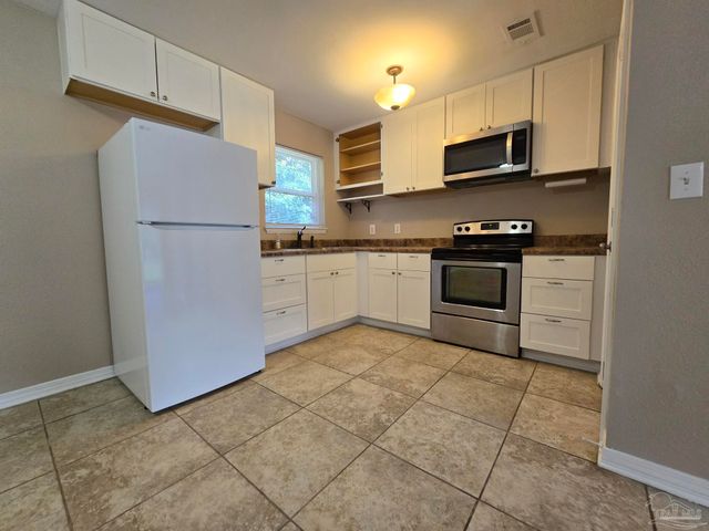 6202 Fairview Dr, Pensacola, FL 32505