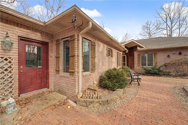 9118 Summer Shade Road, Rogers, AR 72756