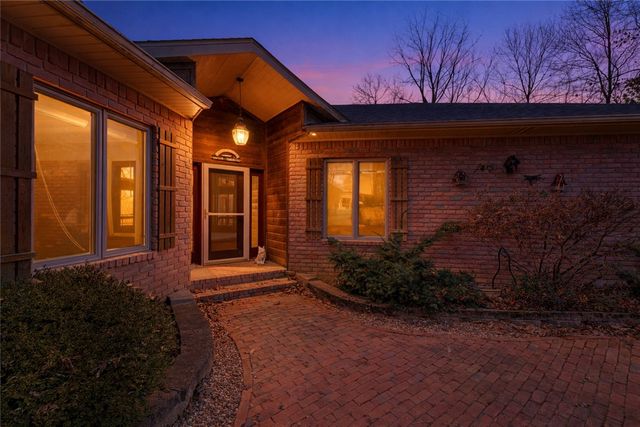 9118 Summer Shade Road, Rogers, AR 72756