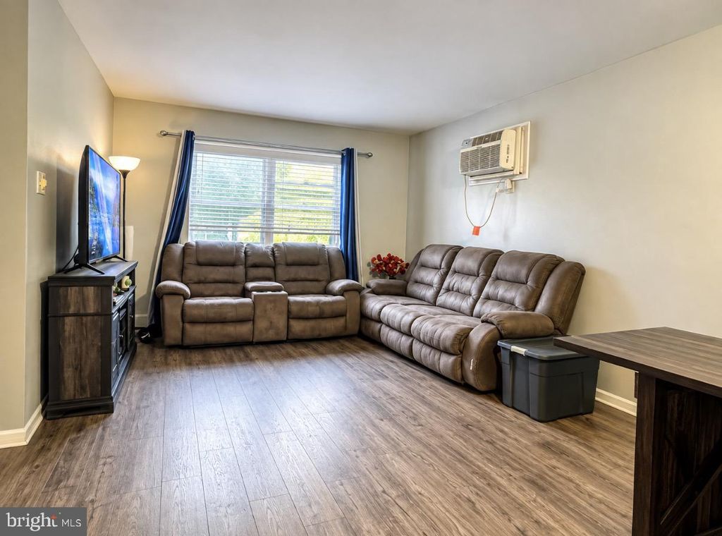 135 MEADOWBROOK LN, Brookhaven, PA 19015 — photo 4