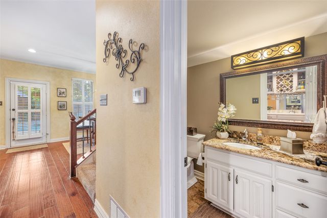 5000 Bridgewater Drive, Arlington, TX 76017