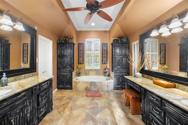 5000 Bridgewater Drive, Arlington, TX 76017