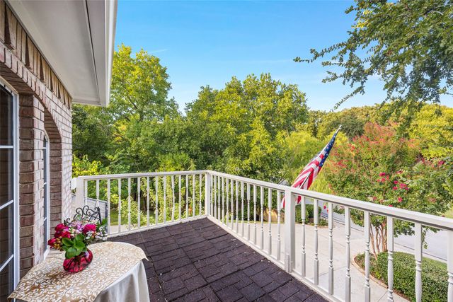 5000 Bridgewater Drive, Arlington, TX 76017