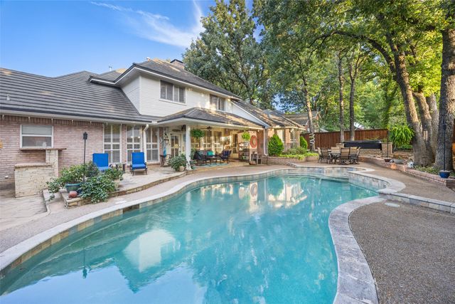 5000 Bridgewater Drive, Arlington, TX 76017