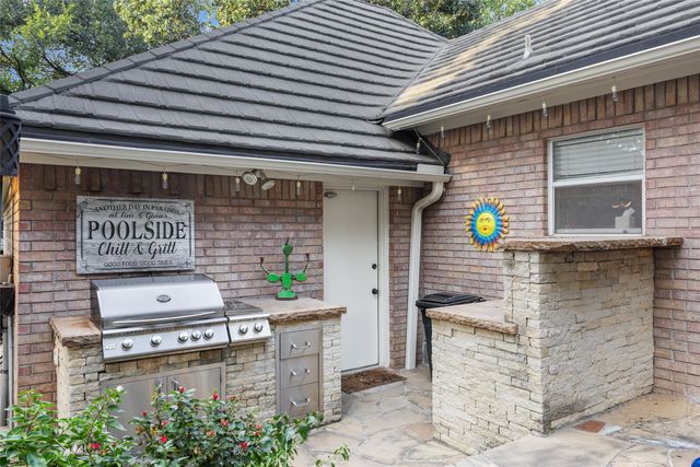 5000 Bridgewater Drive, Arlington, TX 76017