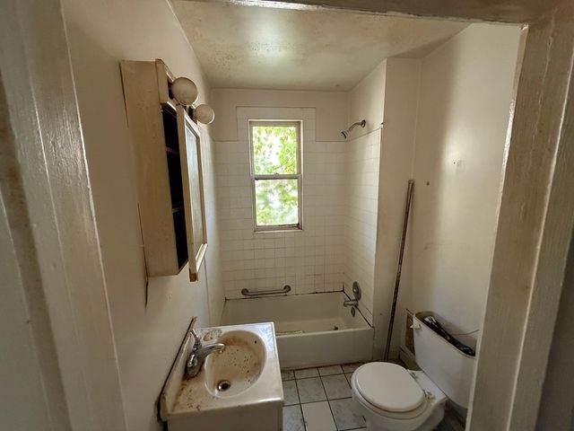 10547 S Corliss Avenue, Chicago, IL 60628