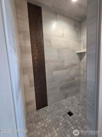 4606 W Larch Avenue, Yakima, WA 98903