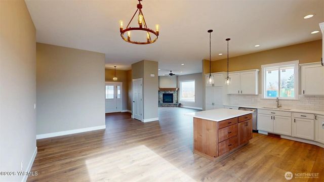 4606 W Larch Avenue, Yakima, WA 98903