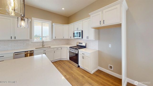 4606 W Larch Avenue, Yakima, WA 98903