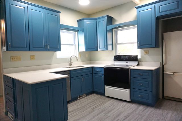 513 W Hutchings Street, Winterset, IA 50273