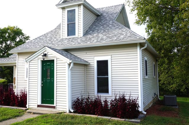513 W Hutchings Street, Winterset, IA 50273