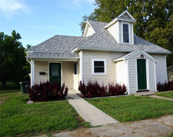 513 W Hutchings Street, Winterset, IA 50273