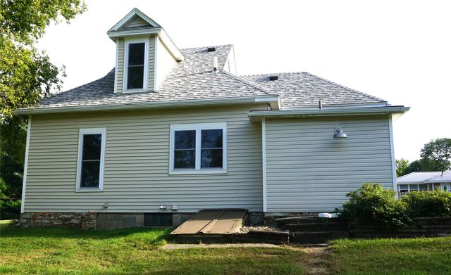 513 W Hutchings Street, Winterset, IA 50273