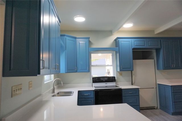 513 W Hutchings Street, Winterset, IA 50273