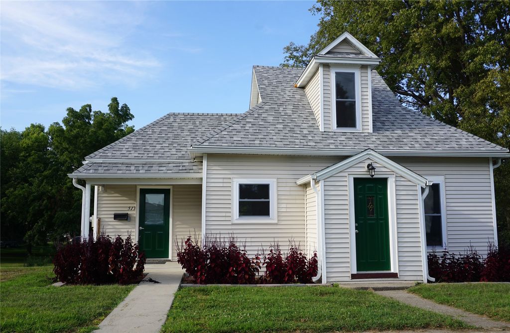 513 W Hutchings Street, Winterset, IA 50273