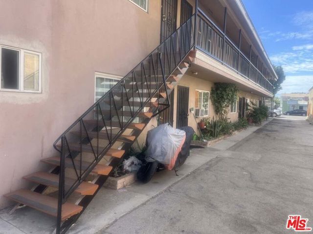 9222 California Avenue, South Gate, CA 90280