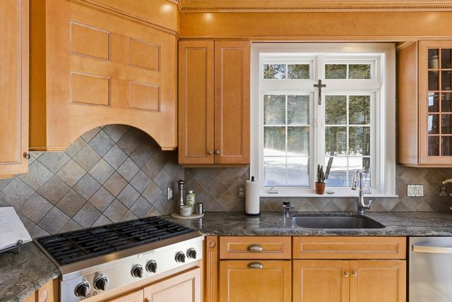 6 Esther Drive, Bedford, NH 03110