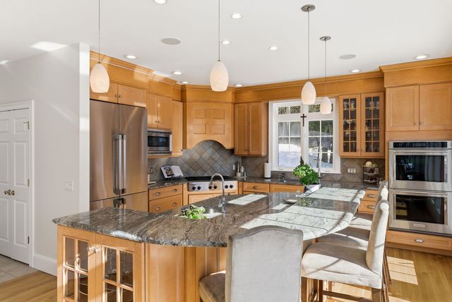 6 Esther Drive, Bedford, NH 03110