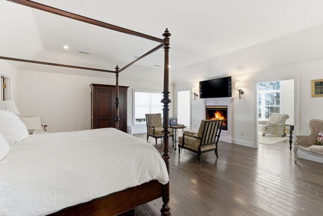 6 Esther Drive, Bedford, NH 03110