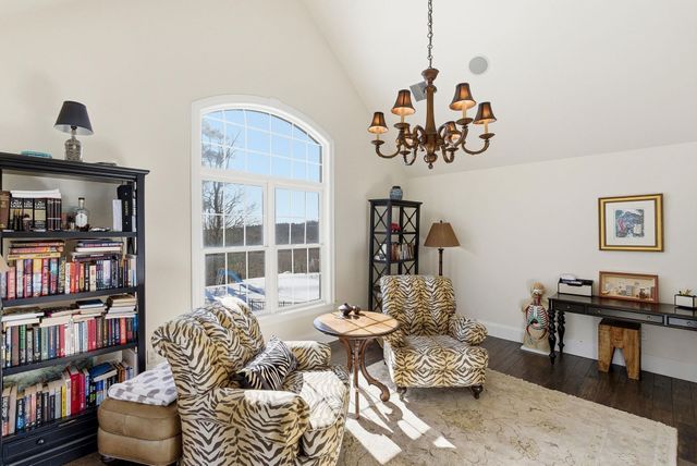 6 Esther Drive, Bedford, NH 03110