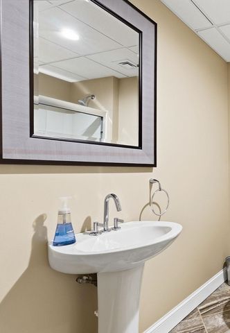 6 Esther Drive, Bedford, NH 03110