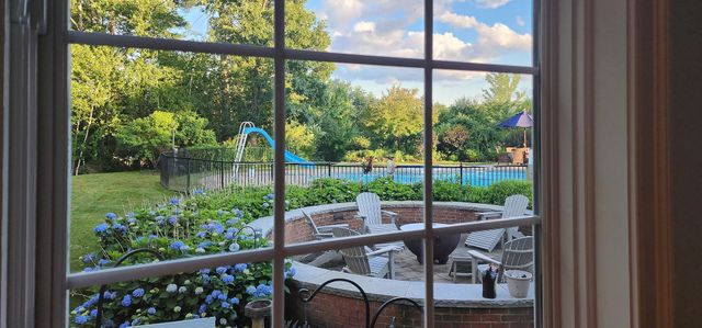 6 Esther Drive, Bedford, NH 03110