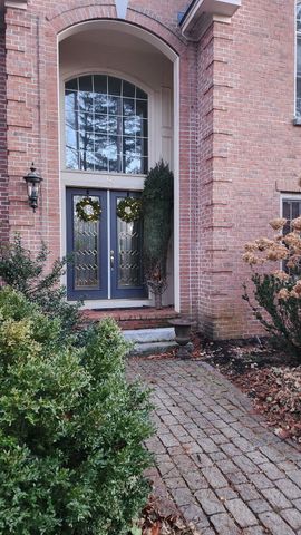 6 Esther Drive, Bedford, NH 03110