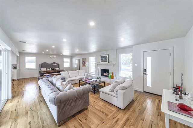 5837 Clendenin Avenue, Dallas, TX 75228