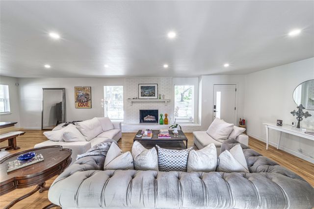 5837 Clendenin Avenue, Dallas, TX 75228