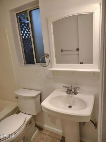 18307 Burbank 51, Tarzana, CA 91356
