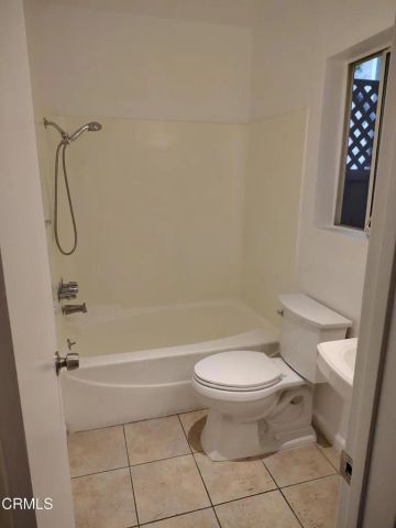 18307 Burbank 51, Tarzana, CA 91356